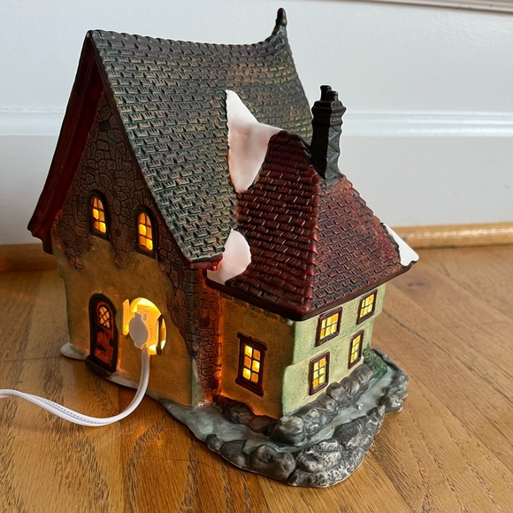 Crystal Creek Winery, Santa’s Workbench Collection, 2002 - Picture 8 of 12